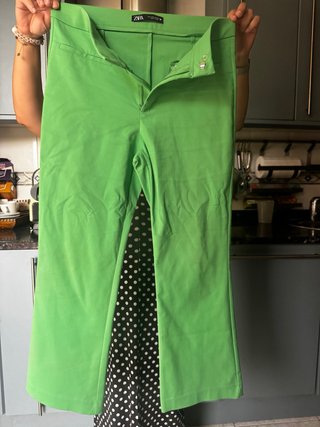 Pantalón Zara verde