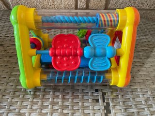 Triángulo de actividades para bebé