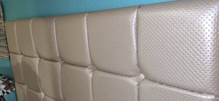 Cabecero tapizado beige con Swarovski