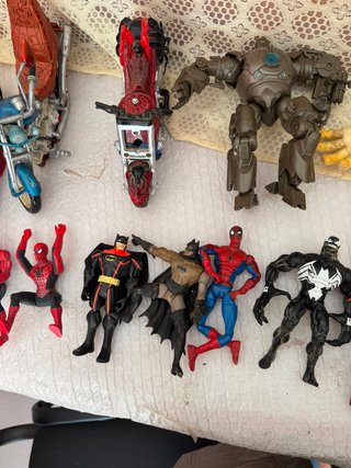 Lote 17 figuras Spiderman y Marvel