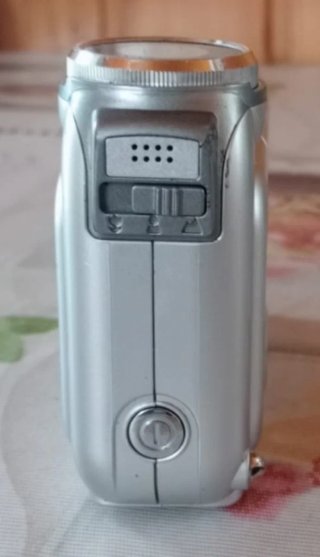 Cámara Digital Airis MPEG-4 Plata