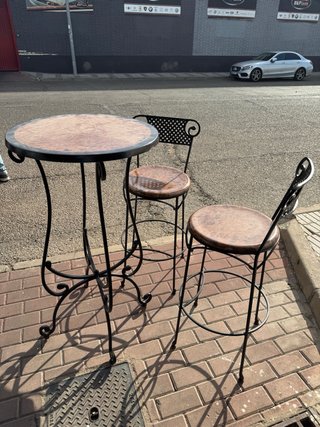 Mesa alta terraza con 2 banquetas