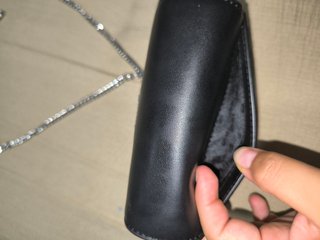 Bolso bandolera DKNY negro con pedrería