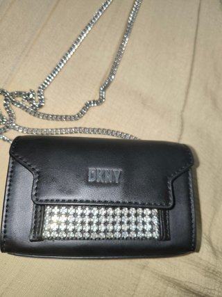Bolso bandolera DKNY negro con pedrería