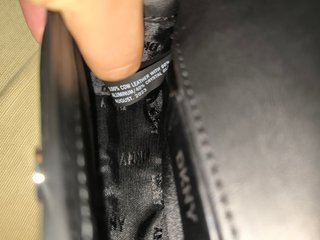 Bolso bandolera DKNY negro con pedrería