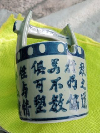 Cenicero estilo pozo chino azul y blanco