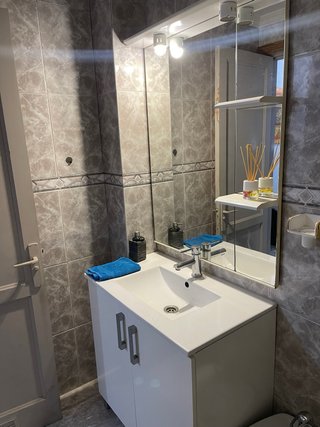 Se alquila habitación en piso a compartir