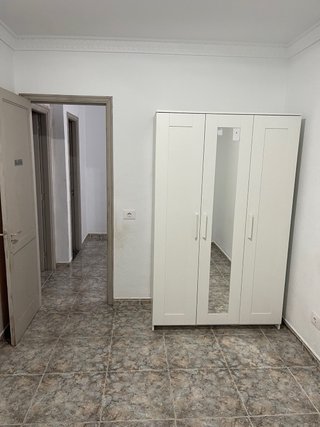Se alquila habitación en piso a compartir