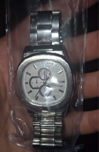 Reloj Clásico Elegante Plata y Blanco