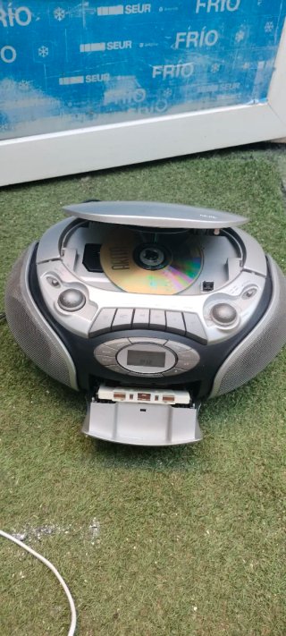 Radio-Cd y Cassette...Mx Onda...funcciona bien