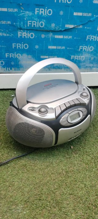 Radio-Cd y Cassette...Mx Onda...funcciona bien