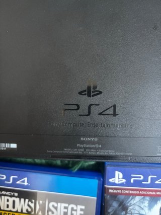 PS4 (PlayStation 4) Negra + 3 Juegos