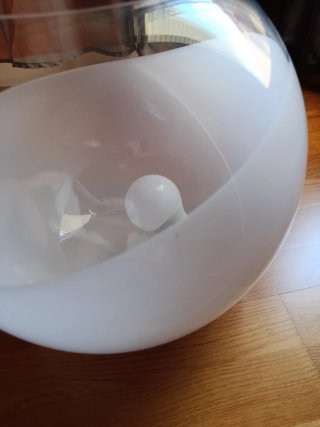 Lámpara de mesa esférica cristal.