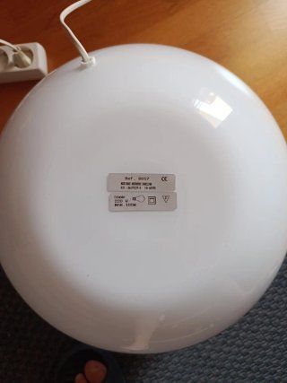 Lámpara de mesa esférica cristal.