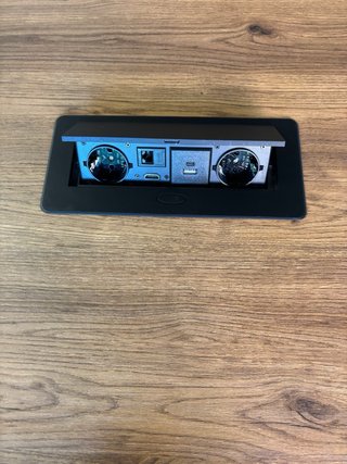 Mesa de reuniones de madera y metal