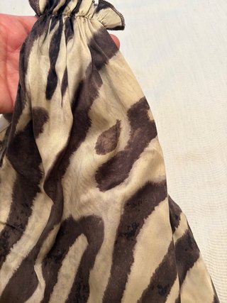 Vestido seda estampado cebra. Marca purificación G