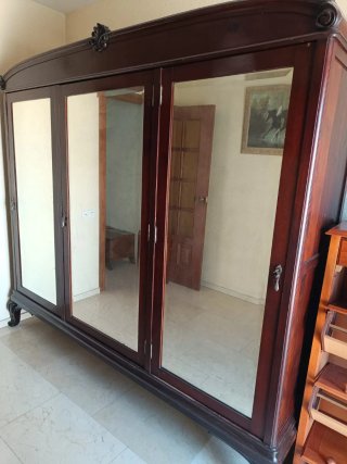 Armario antiguo madera con espejos