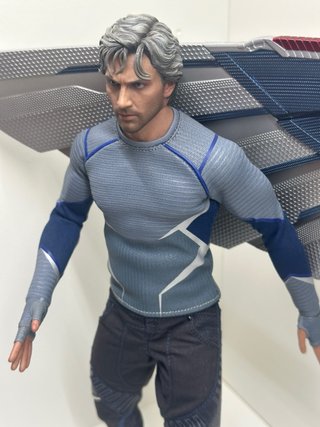 Hot Toys MMS302 Quicksilver 1/6 Avengers