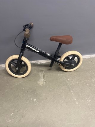 Bicicleta de equilibrio B'TWIN negra
