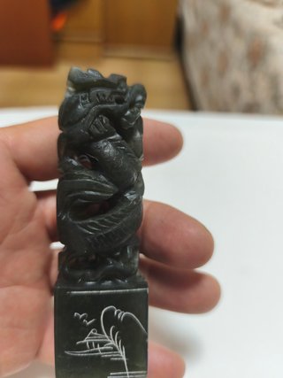 Sello japonés de jade tallado dragón