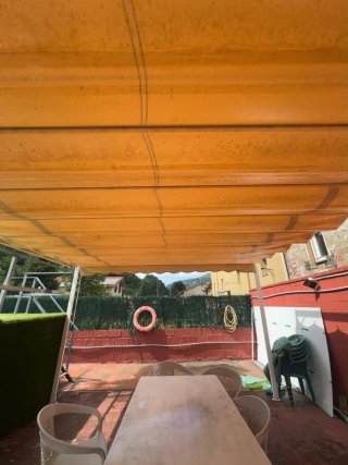 Pérgola Beige cerrada por 3 Lados