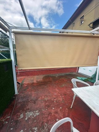 Pérgola Beige cerrada por 3 Lados