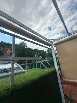 Pérgola Beige cerrada por 3 Lados