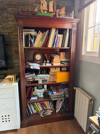 Estantería de madera sin puerta