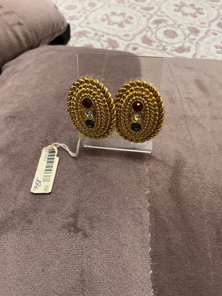 Pendientes clip dorados con piedras