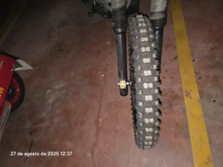 Yamaha Enduro Moto Negra y Azul