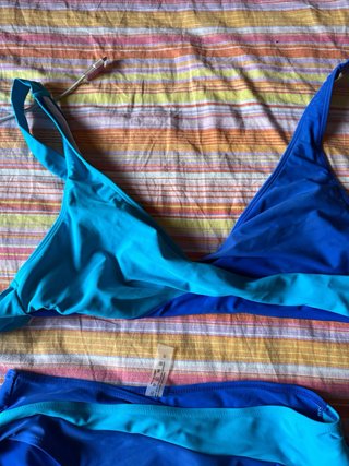 Costume da bagno due pezzi blu e turchese