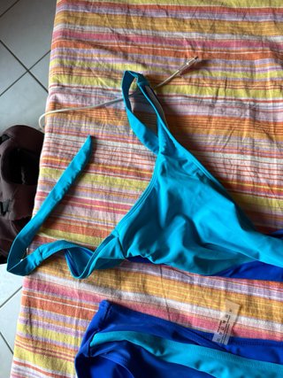 Costume da bagno due pezzi blu e turchese