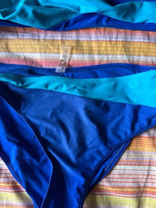 Costume da bagno due pezzi blu e turchese