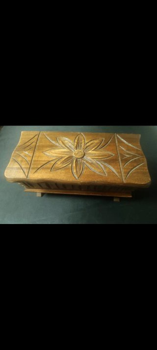 ✅ Caja de madera tallada