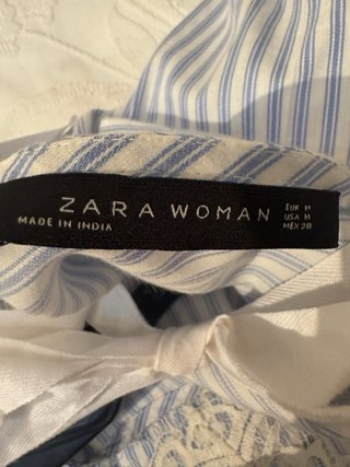 Blusa Zara rayas celeste encaje Talla M