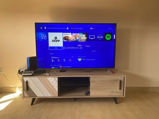 Ps4 Negro con 2 Mandos y 1 Juego