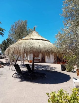 Sombrillas y pérgolas de tela y madera