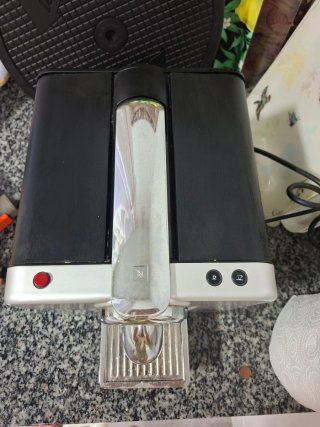 Cafetera Nespresso DeLonghi Plata