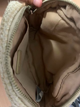 Bolso beige tejido bandolera