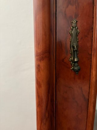 Vitrina de salón madera y cristal.
