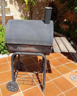 Barbacoa Carbón con Mesa Lateral
