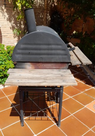 Barbacoa Carbón con Mesa Lateral