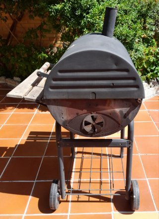 Barbacoa Carbón con Mesa Lateral