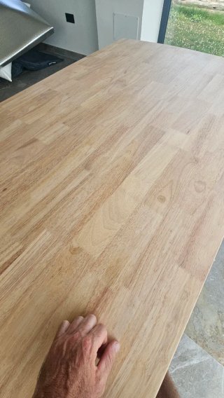 Mesa roble patas de aluminio negras (a estrenar)