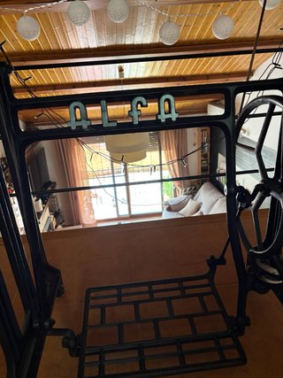 Máquina de coser antigua Alfa