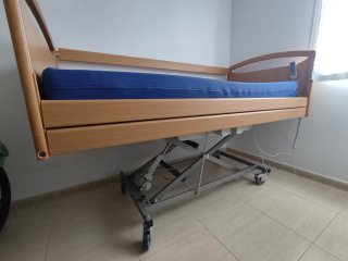 Cama geriátrica eléctrica elevable articulada