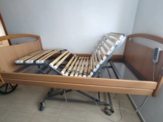 Cama geriátrica eléctrica elevable articulada