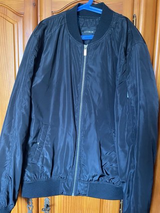 Cazadora bomber negra hombre