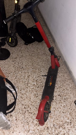 Patinete Eléctrico Red Bull