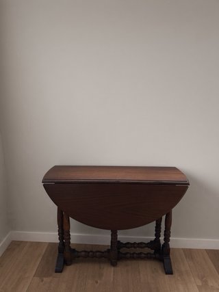 Mesa redonda de madera abatible